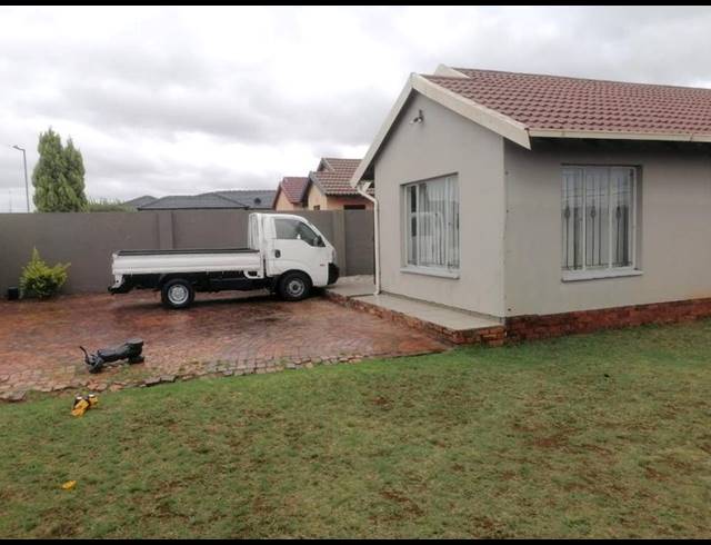 3 BEDROOM HOUSE FOR SALE IN PROTEA GLEN